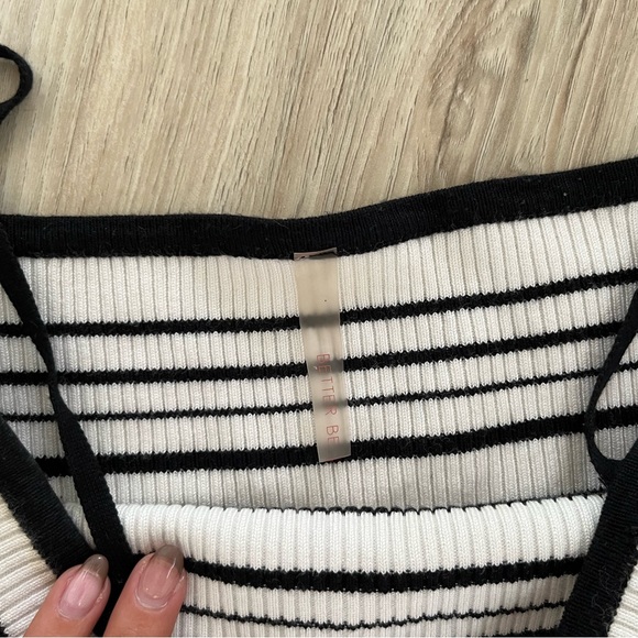 Striped Crop Top - Picture 3 of 5